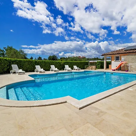 Apartment In Near Sea